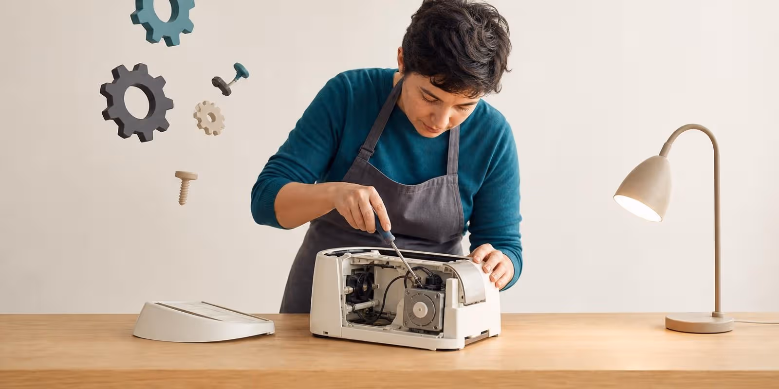 Illustration: Figur repariert am Werktisch ein geoeffnetes Haushaltsgeraet.